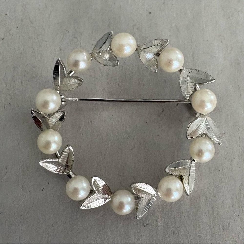Brooch Silver Leaf Wreath Circle